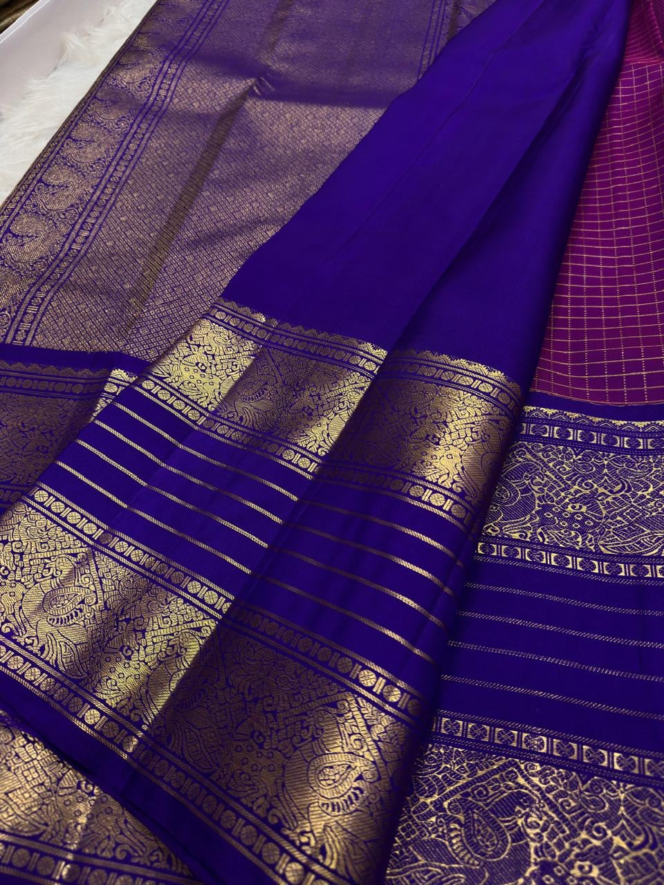 Kathiripoo Purple and Royal Blue vintage pure silk Kanchipuram Varisaipet saree, border close-up, handwoven zari and ornate border