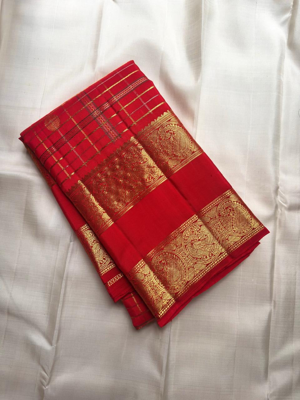 Arakku Red Pure Kanchipuram Silk Zari Kattam Saree with Rettapet Border