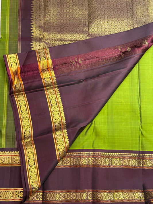 Thulir pachai green handwoven pure silk Kanjeevaram Rettapet saree with aubergine border, photo 2 of 5