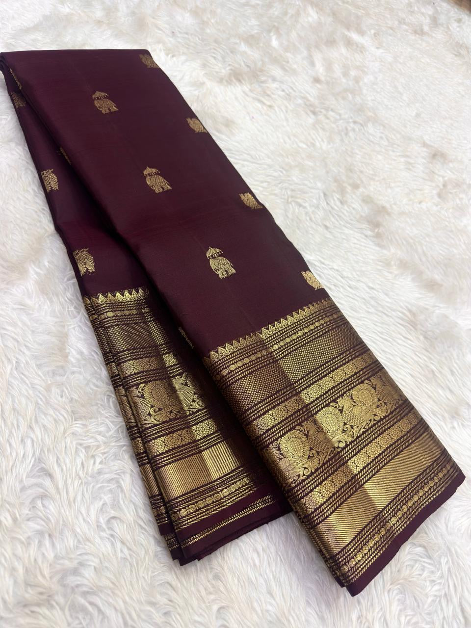 Espresso brown pure silk Kanchipuram saree with antique gold mayil chakram buttas, peacock-green detailing, and a detailed peacock and arai maadam pallu, view 2.