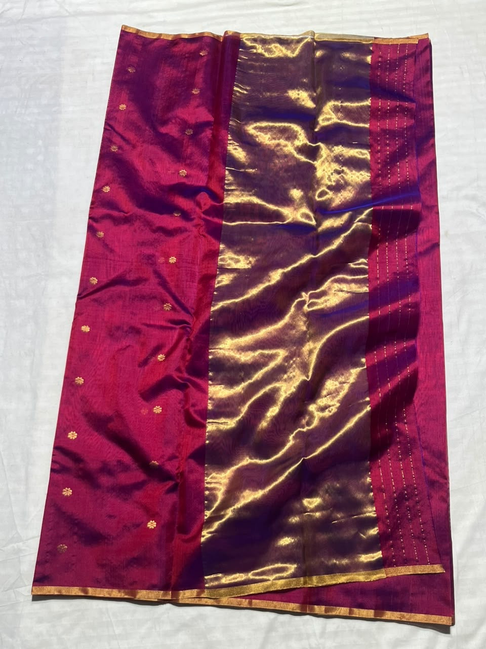 Amethyst Magenta Gold Pallu Pattu Silk Chanderi saree, body closeup