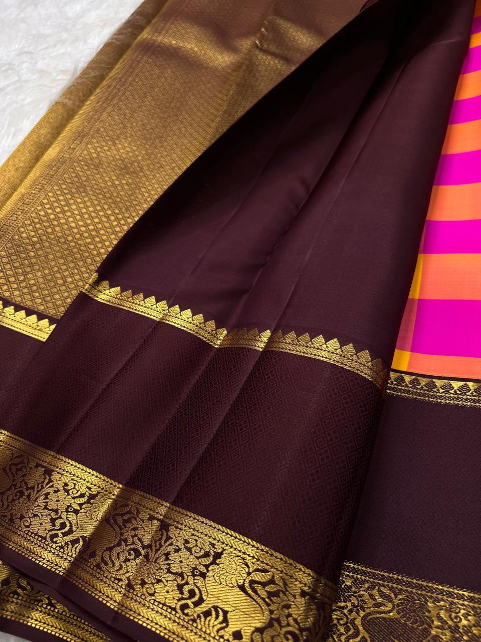 Magenta pink and kesari yellow Paalum Pazhamum Kanchipuram silk saree with aubergine Yazhi border, view 3