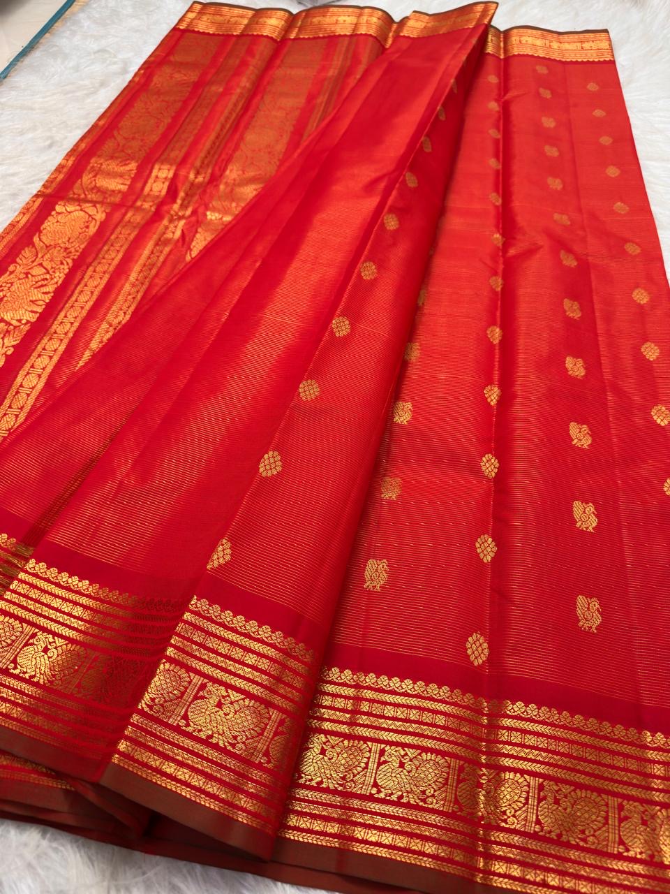 Arakku red Pure Kanchipuram silk Vairaoosi saree with peacock border, view 4