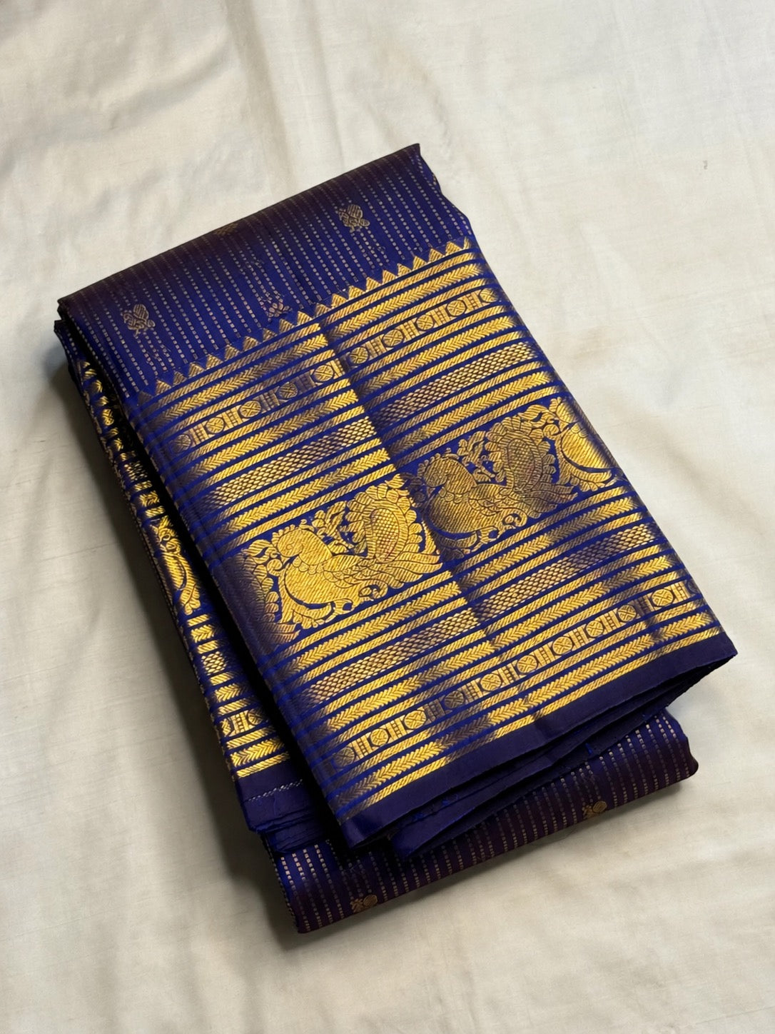 Neelam blue handwoven pure silk Kanchipuram Varisaipet saree with ornate gold zari border, photo 5 of 5