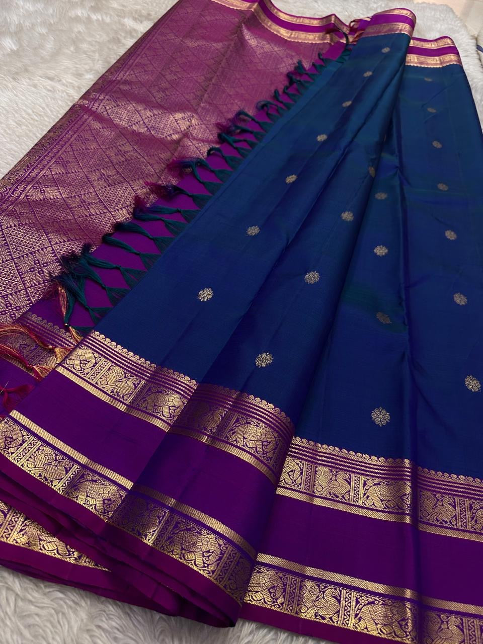 Peacock blue and magenta handwoven pure silk Kanchipuram Rettapet saree — detail of the saree border