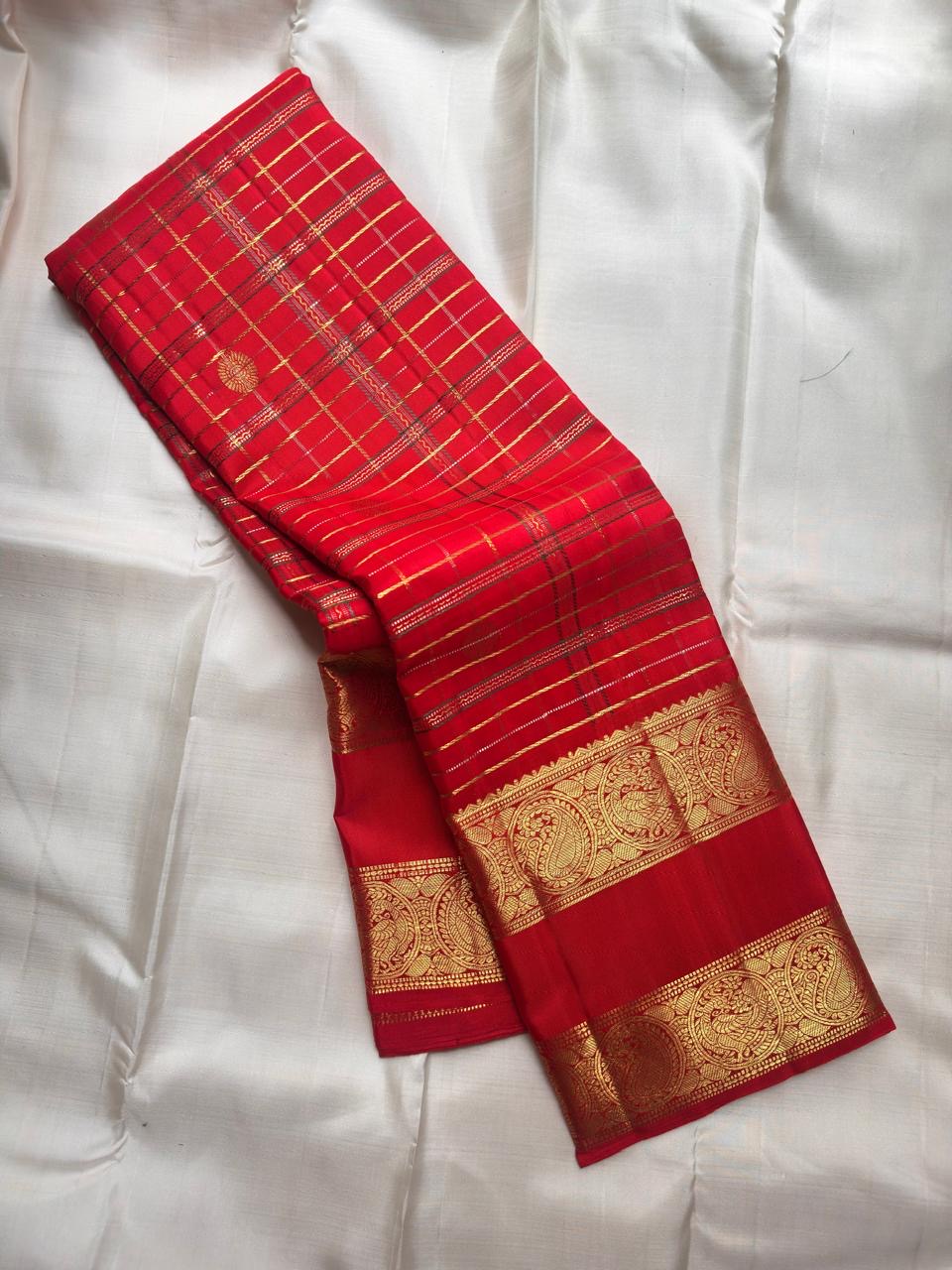 Arakku Red Pure Kanchipuram Silk Zari Kattam Saree with Rettapet Border
