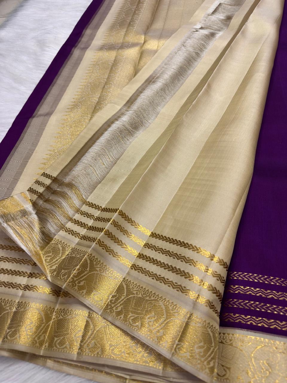 Royal Violet pure silk Kanchipuram Rettapet saree, motif view showing the silk and ornamental weave