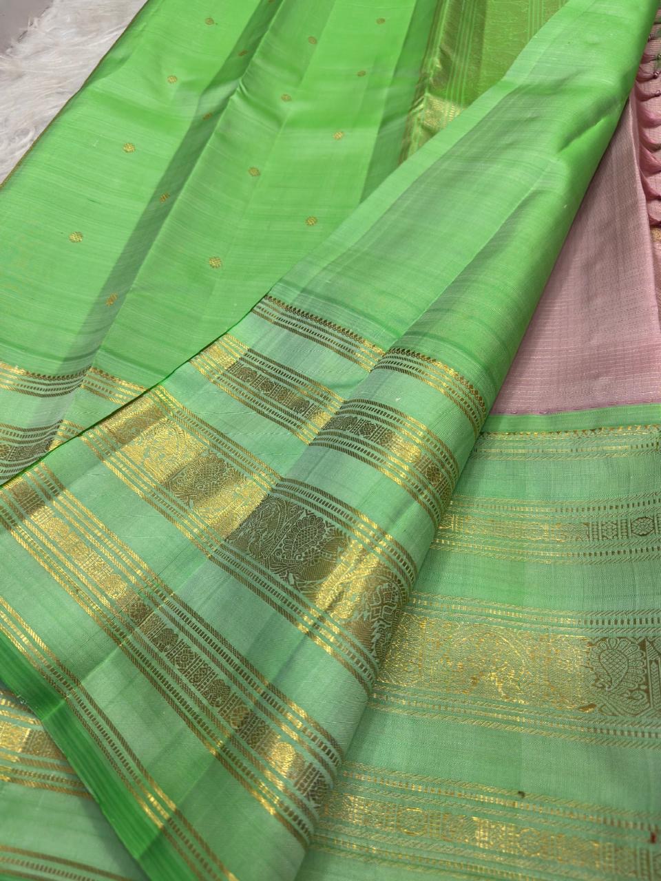 Thulir Pachai Green and Petal Pink vintage pure silk Kanchipuram Varisaipet saree, body weave detail, handwoven zari and ornate border