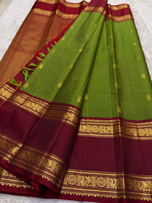 Close-up of maroon rettapet border with twin gold zari lines on Kanjivaram silk saree — Idam Living