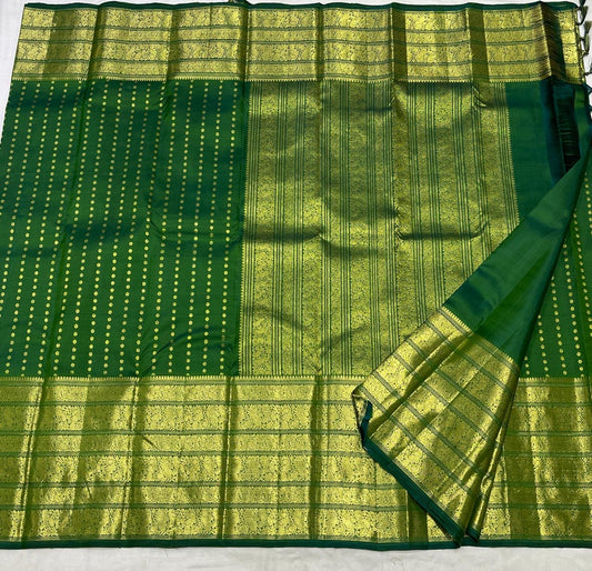 Emerald green Kanchipuram silk saree folded view with gold varisaipet border and zari butta