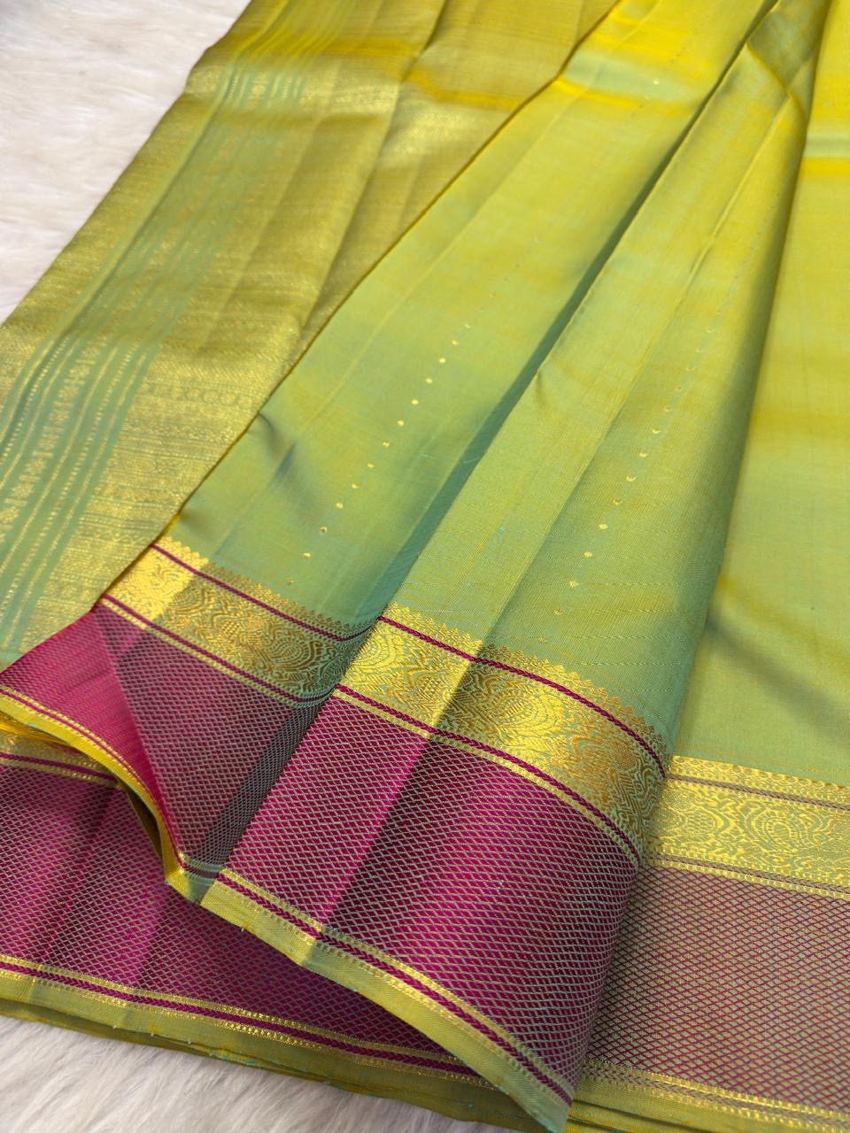 Thulir Pachai and Raspberry Pink Handwoven Pure Silk Kanchipuram Pattupet Saree, lustrous pure silk texture