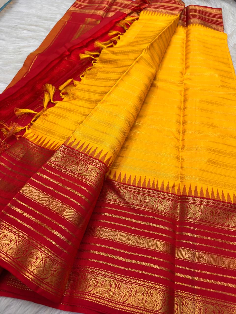 Manjal yellow and arakku red Pure Kanchipuram silk Varisaipet saree, view 4