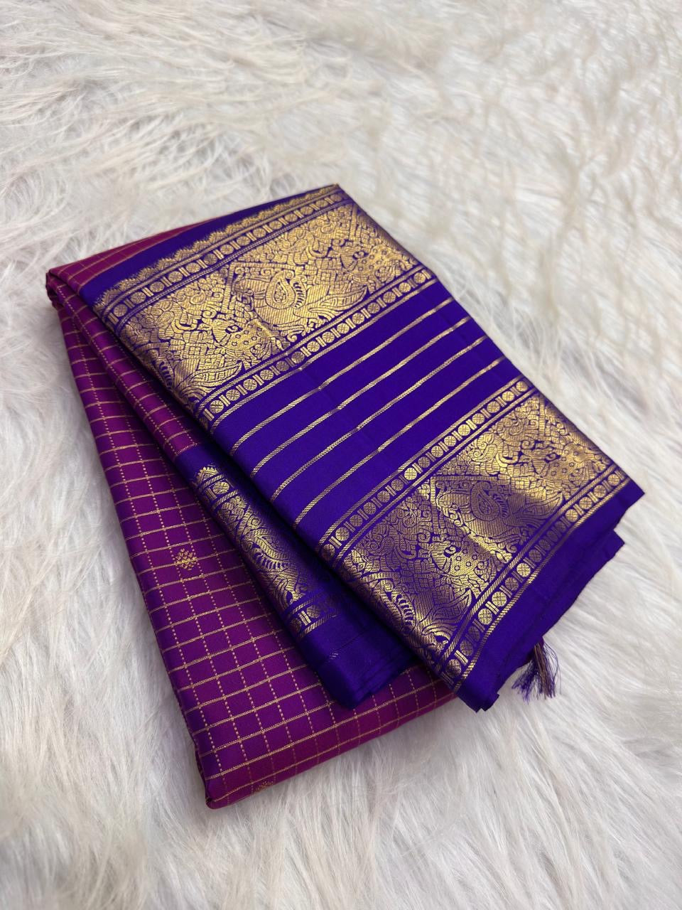 Kathiripoo Purple and Royal Blue vintage pure silk Kanchipuram Varisaipet saree, body weave detail, handwoven zari and ornate border