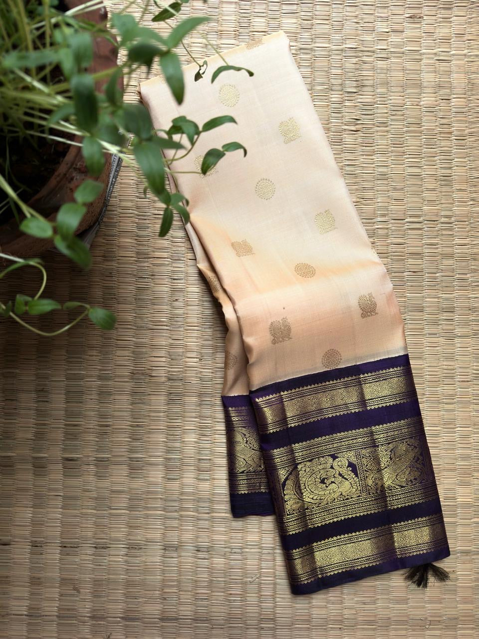 Ornate pallu and border of Pale Peach Pink & Deep Navy Blue Korvai Kanchipuram silk saree with traditional zari and silk-thread work.