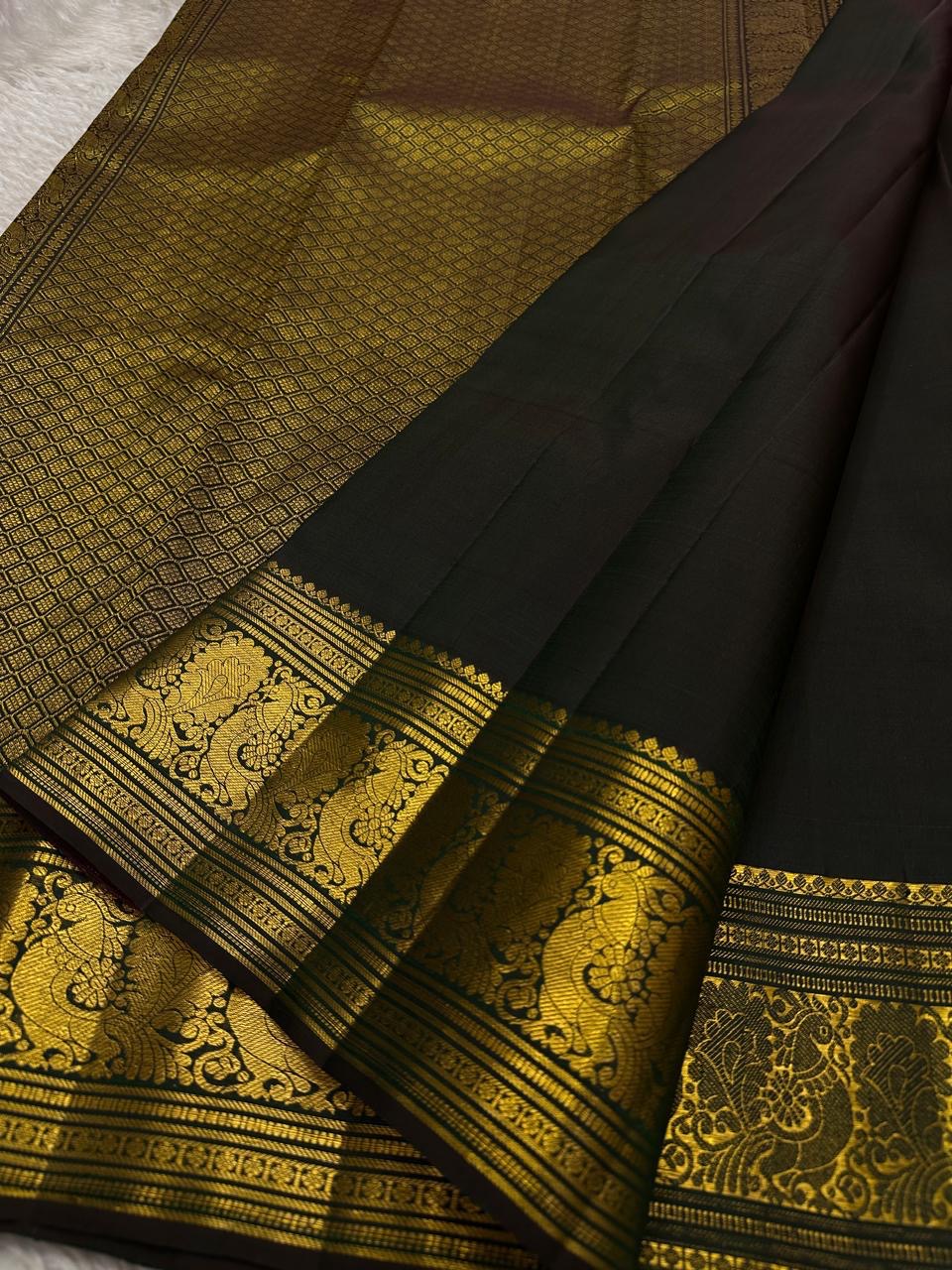 Karum pachai kanchipuram butta saree mayil gold border – Idam Living Pure Silk Kanchipuram saree