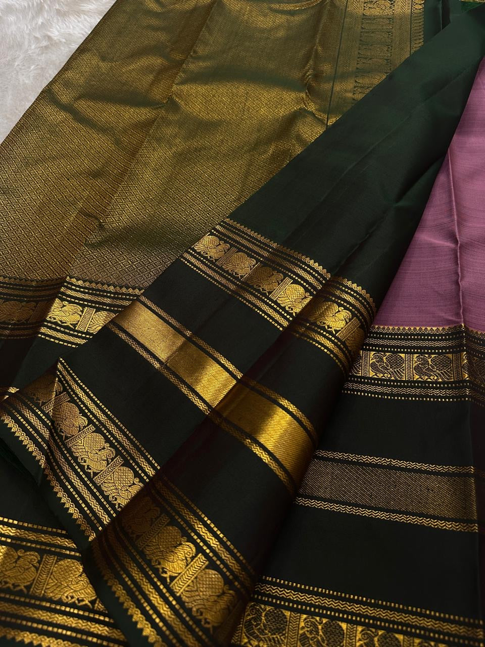 Mayil motif gold zari panels on the Karum Pachai Varisaipet border