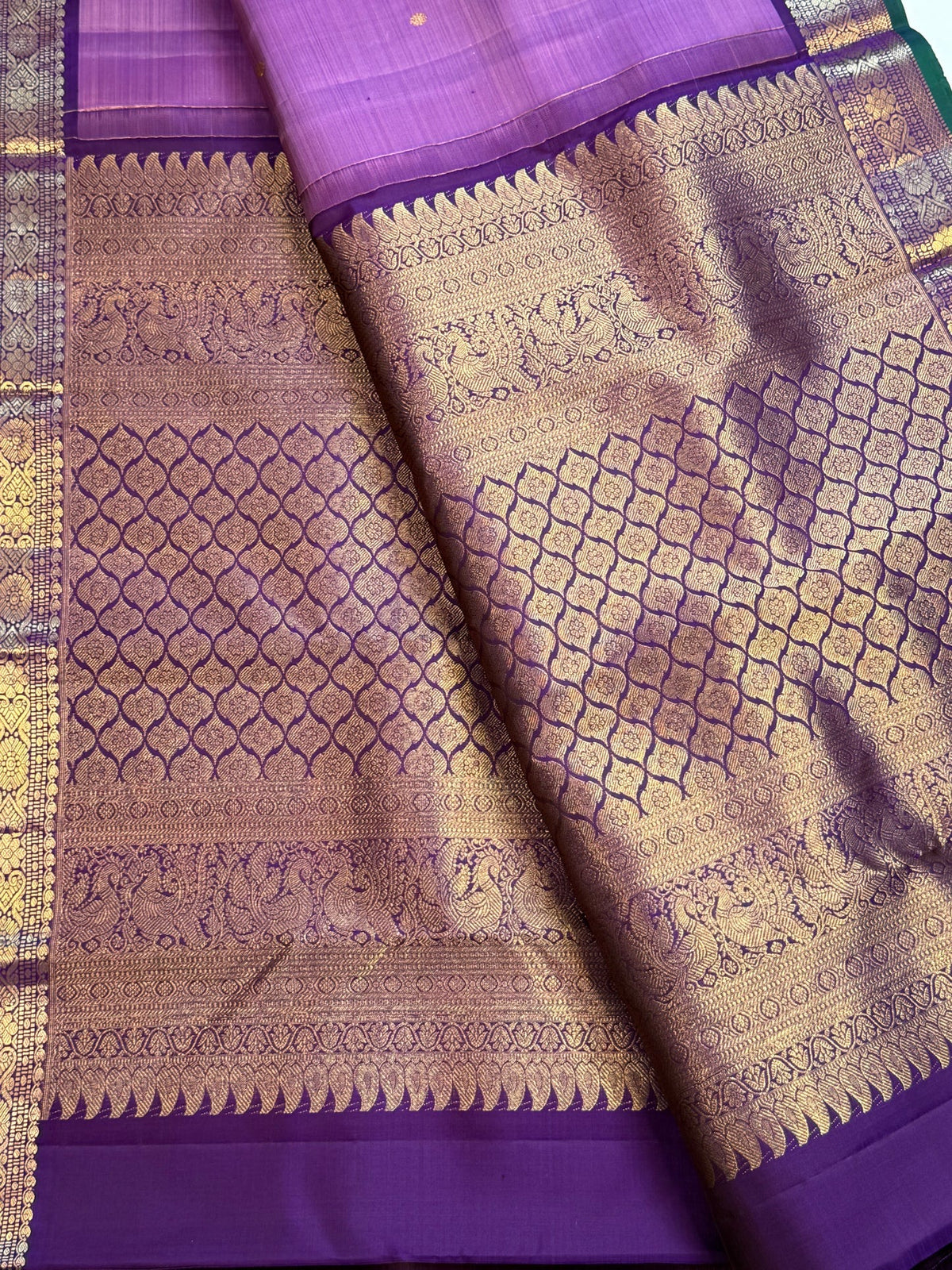 Purple zari border detail on kathiripoo lavender Kanjivaram saree
