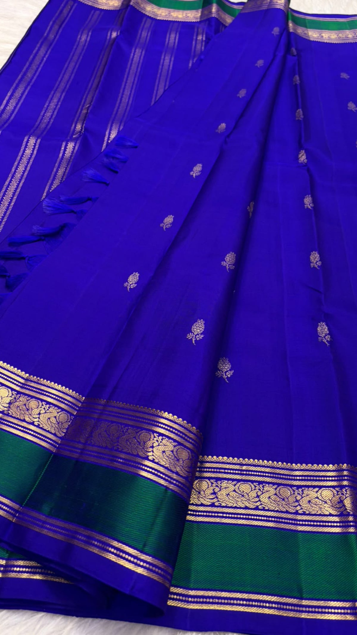 Vivid Neelam Blue and Emerald Green pure silk Kanchipuram Varisaipet saree, small zari buttas across the body.