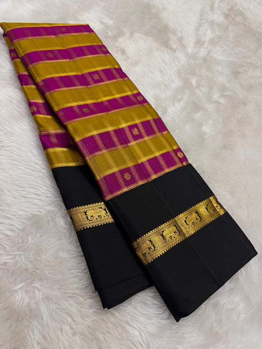 magenta ponvandu gold checks  Kanchipuram silk saree with vh-kv weave folded view