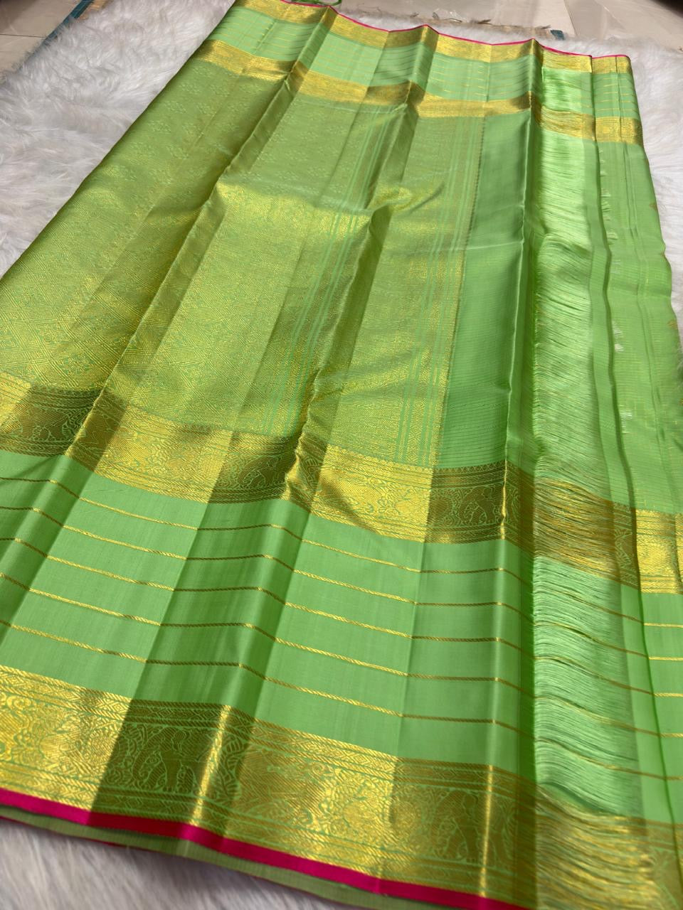 Tonal green Kanchipuram border with repeated stylised bird motifs woven in classic-gold zari.