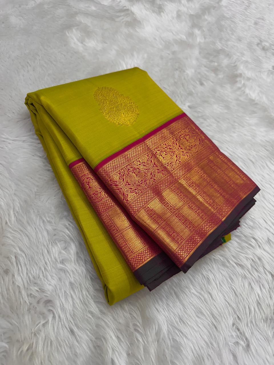 Kili pachai kanchipuram silk round gold zari buttas – Idam Living Pure Silk Kanchipuram saree