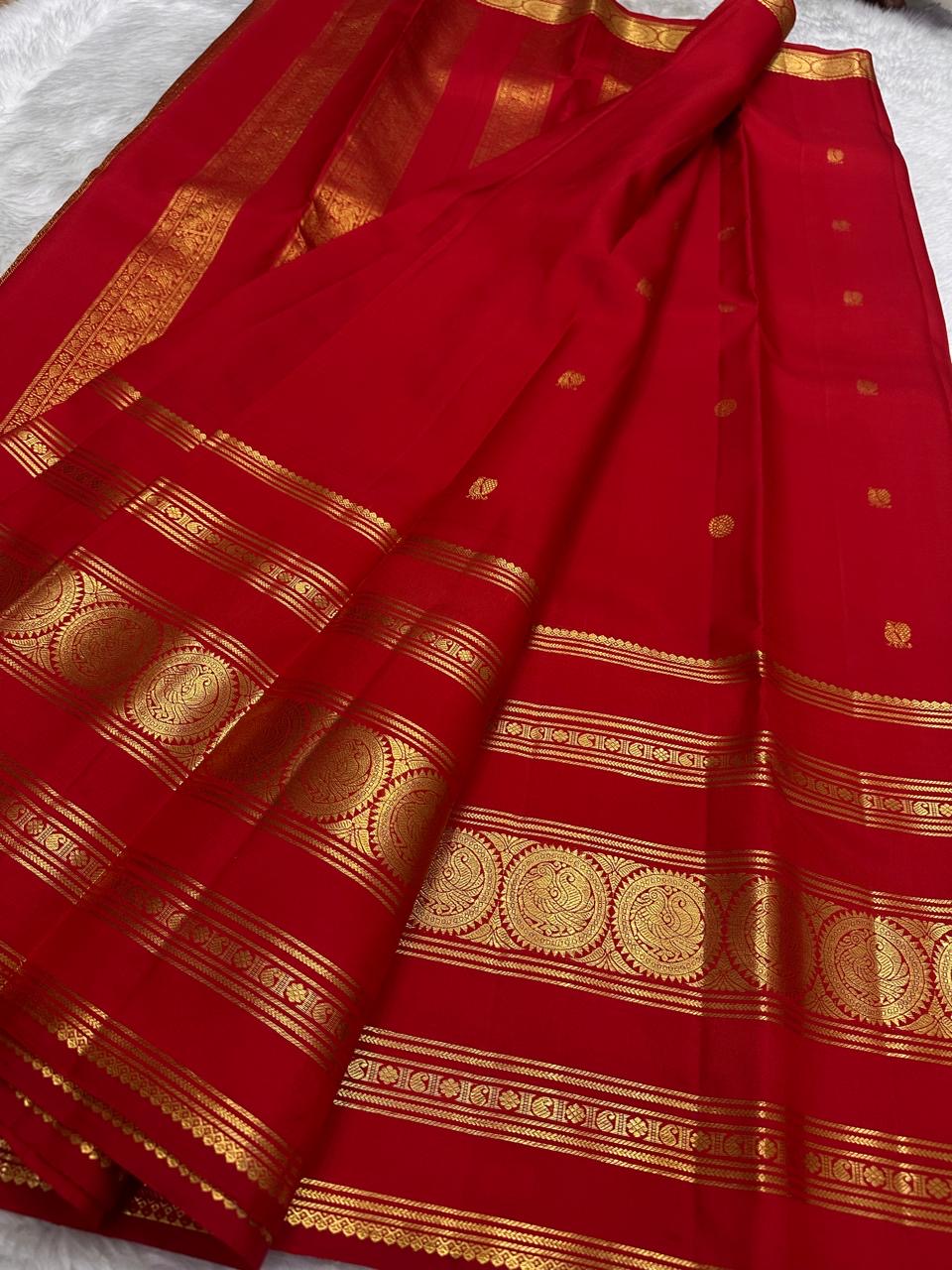 Kumkum red handwoven Kanchipuram silk saree, full view of the Rettapet border.