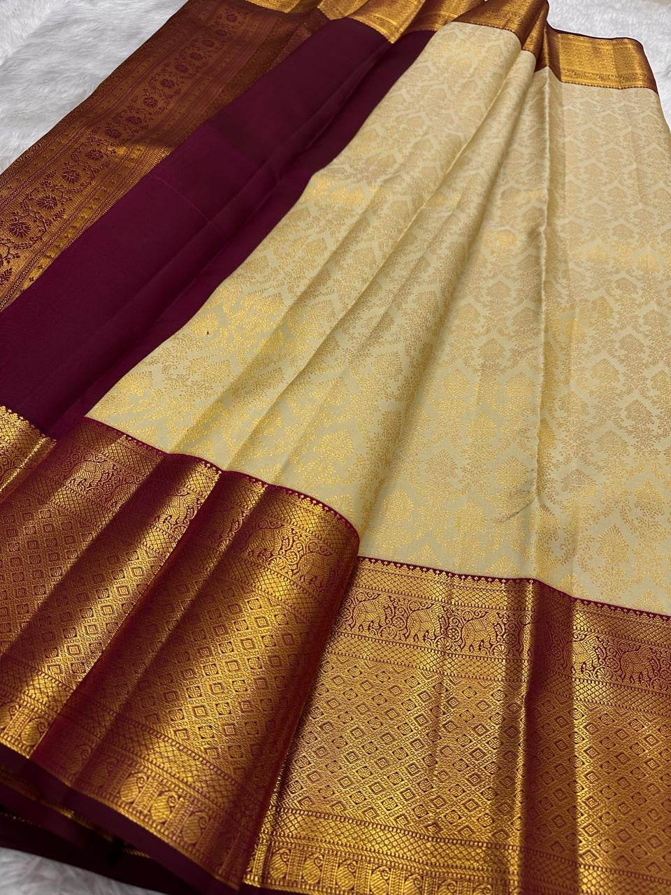 Kumkumam Red Korvai border with layered floral and bird-inspired classic gold zari ornamental registers.