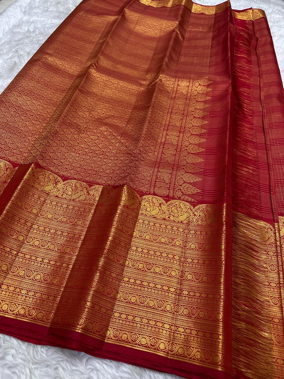 Handwoven Kumkumam Red Pure Silk Kanchipuram with fine gold-lined Kattam structure.