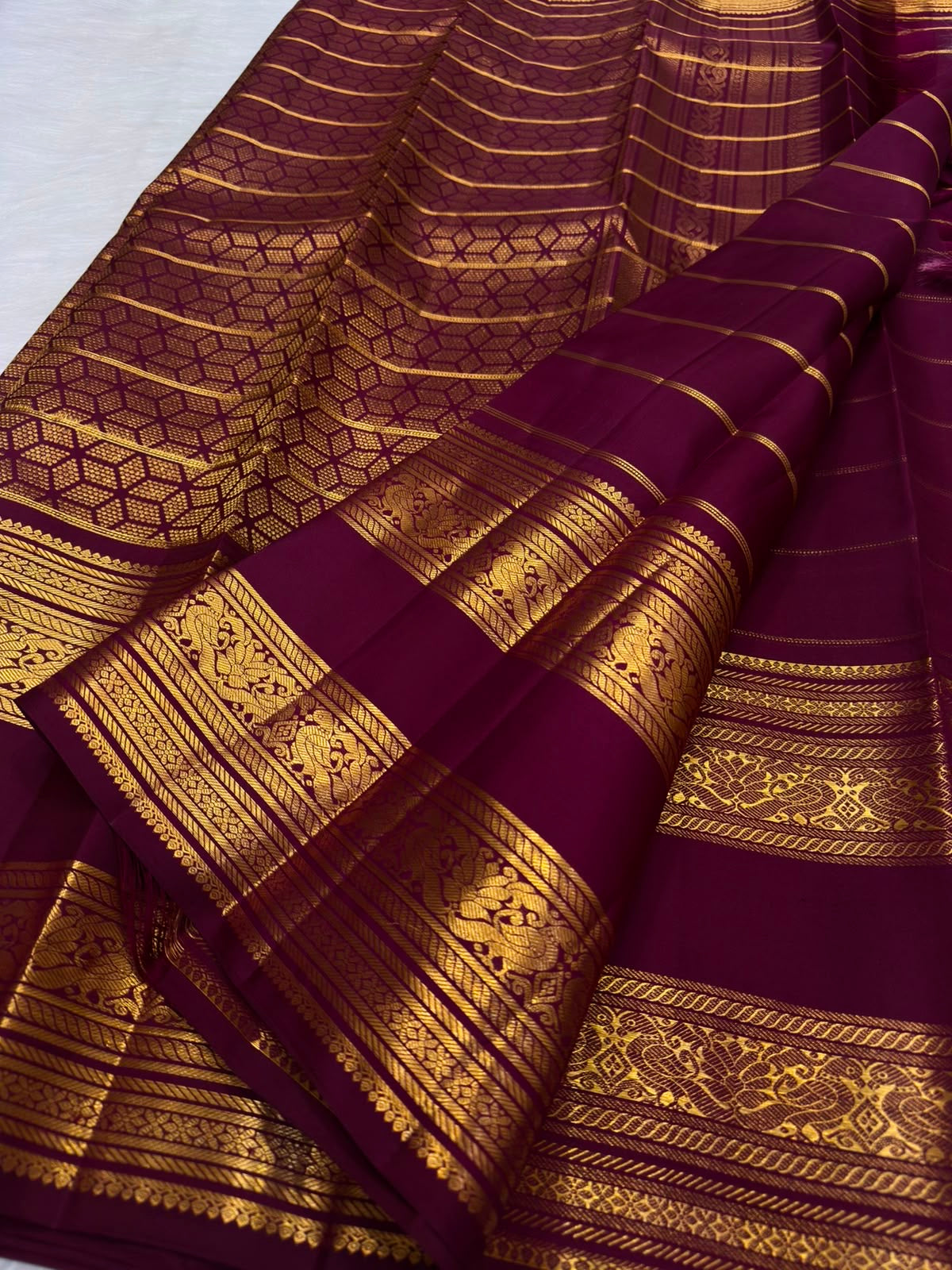 Deep Ennai Arakku Kanchipuram border with repeating Pakshi-inspired motifs woven in warm classic gold zari.