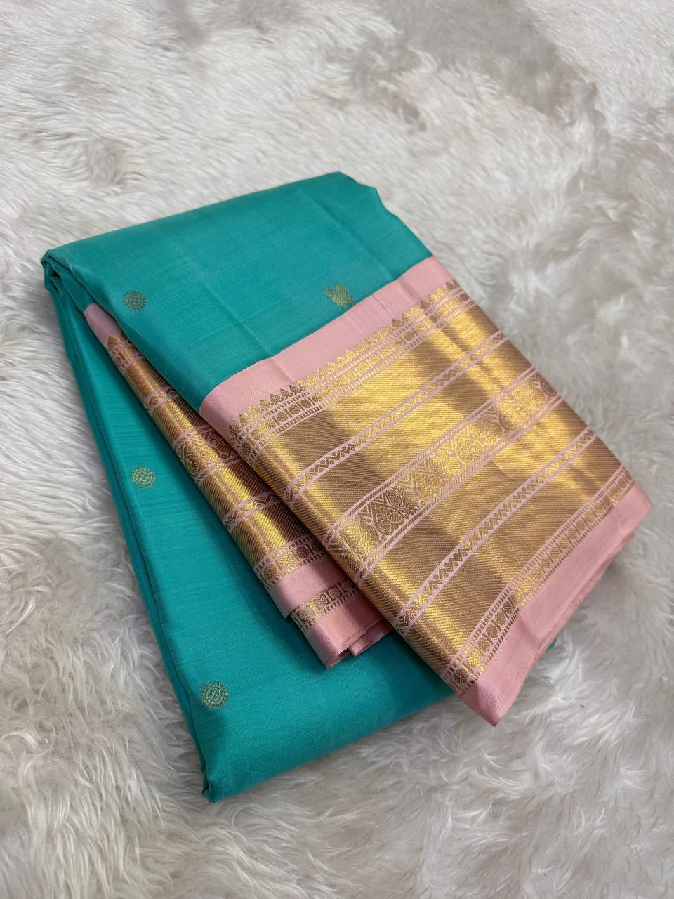 Kancheepuram silk saree in lagoon blue with blush pink border Korvai weave border detail
