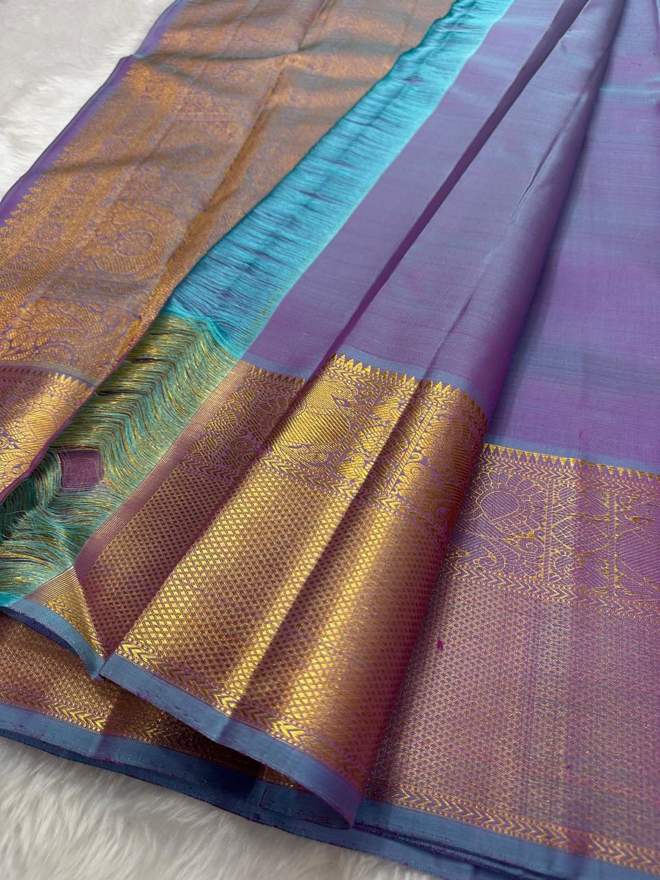 Iridescent Lavender Blue pure silk Kancheepuram saree, Butta weave with Antique Gold Zari border — border detail
