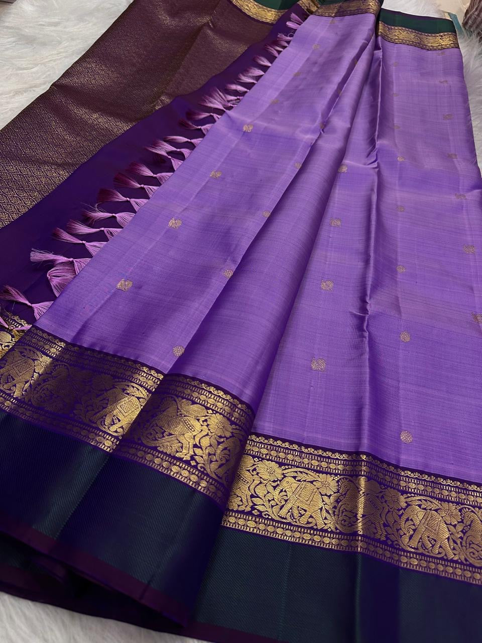 Orchid Lavender pure silk Kanjeevaram saree, Butta weave with Deep Purple border — border detail