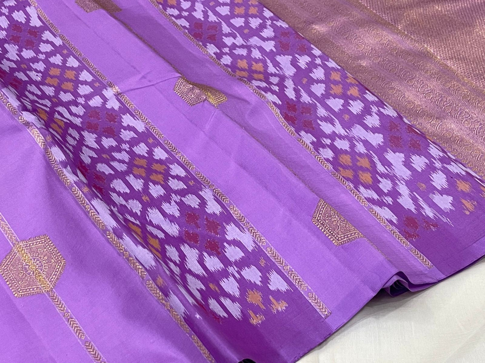 Silk thread hexagonal butta detail on lavender pure silk Kancheepuram saree body — Idam Living