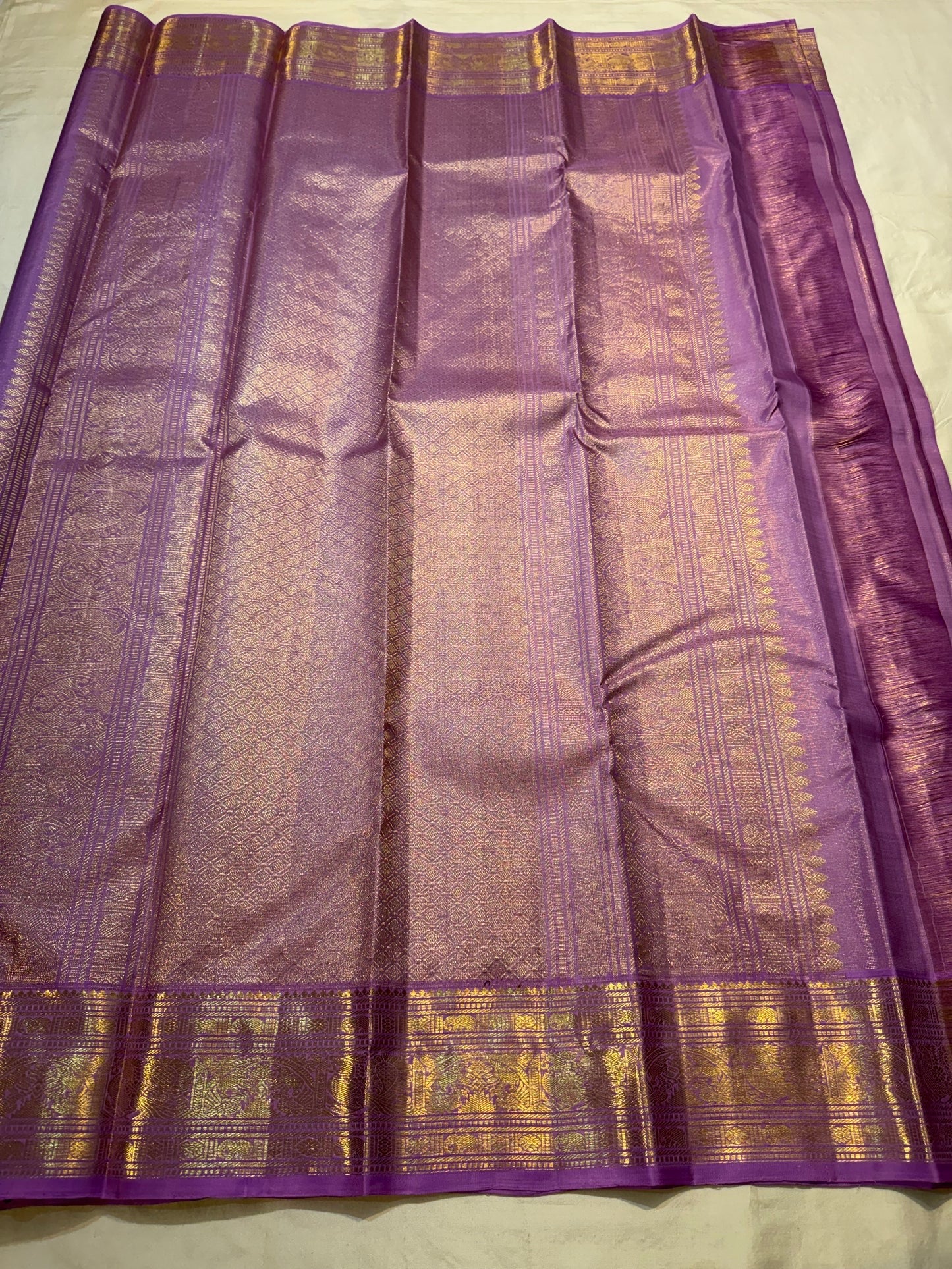 Full view of lavender mauve pure silk Kanchipuram saree with vairaoosi weave and kamalam butta — Idam Living