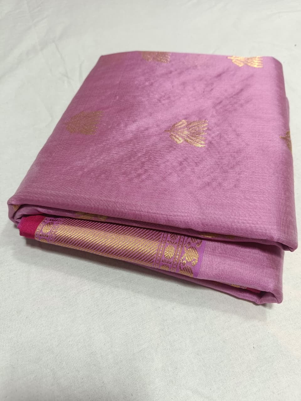 Lavender Pink Chanderi silk saree pallu showing the broad gold-toned woven field with fine linear texture