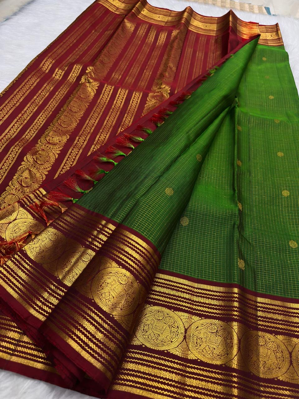 Leaf Green Kanchi Pattu Zari Kattam saree — round zari butta close-up on body