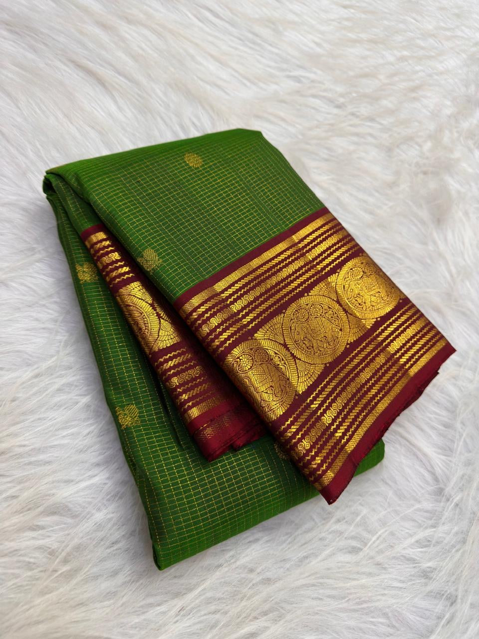 Leaf Green Kanchi Pattu Zari Kattam saree — gold zari checkered grid body detail