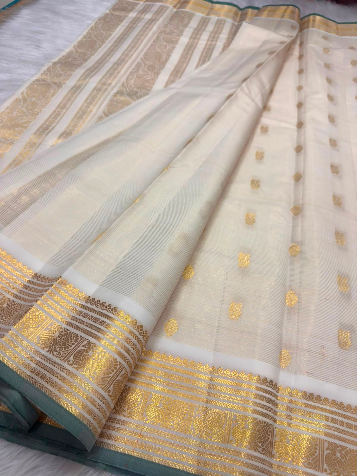 Ivory Handwoven Pure Silk Kanjipuram with Vairaoosi Lines and Fresh Green Selvedge