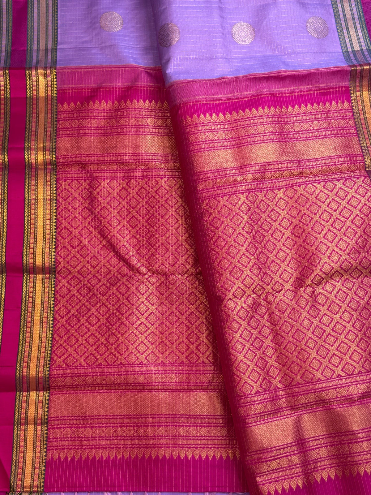 Clear lilac-lavender purple with fine gold checks pure silk Kanchipuram saree, lilac rani pink zari kattam closeup; traditional Zari Kattam weave.
