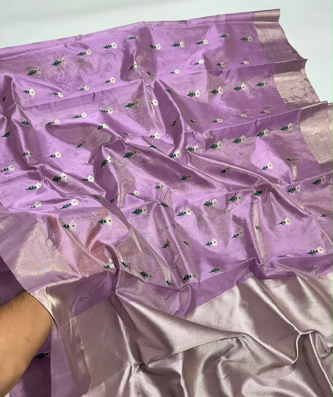 Close-up of a floral butta motif on lilac Tissue Silk Chanderi saree