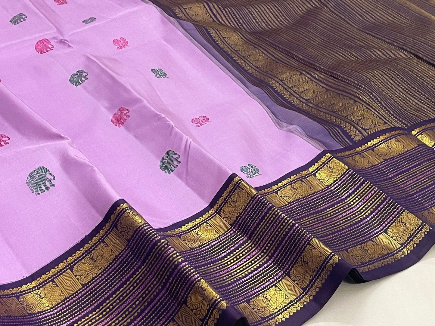 Silk-thread Annam swan and Mayil peacock butta detail on lilac body