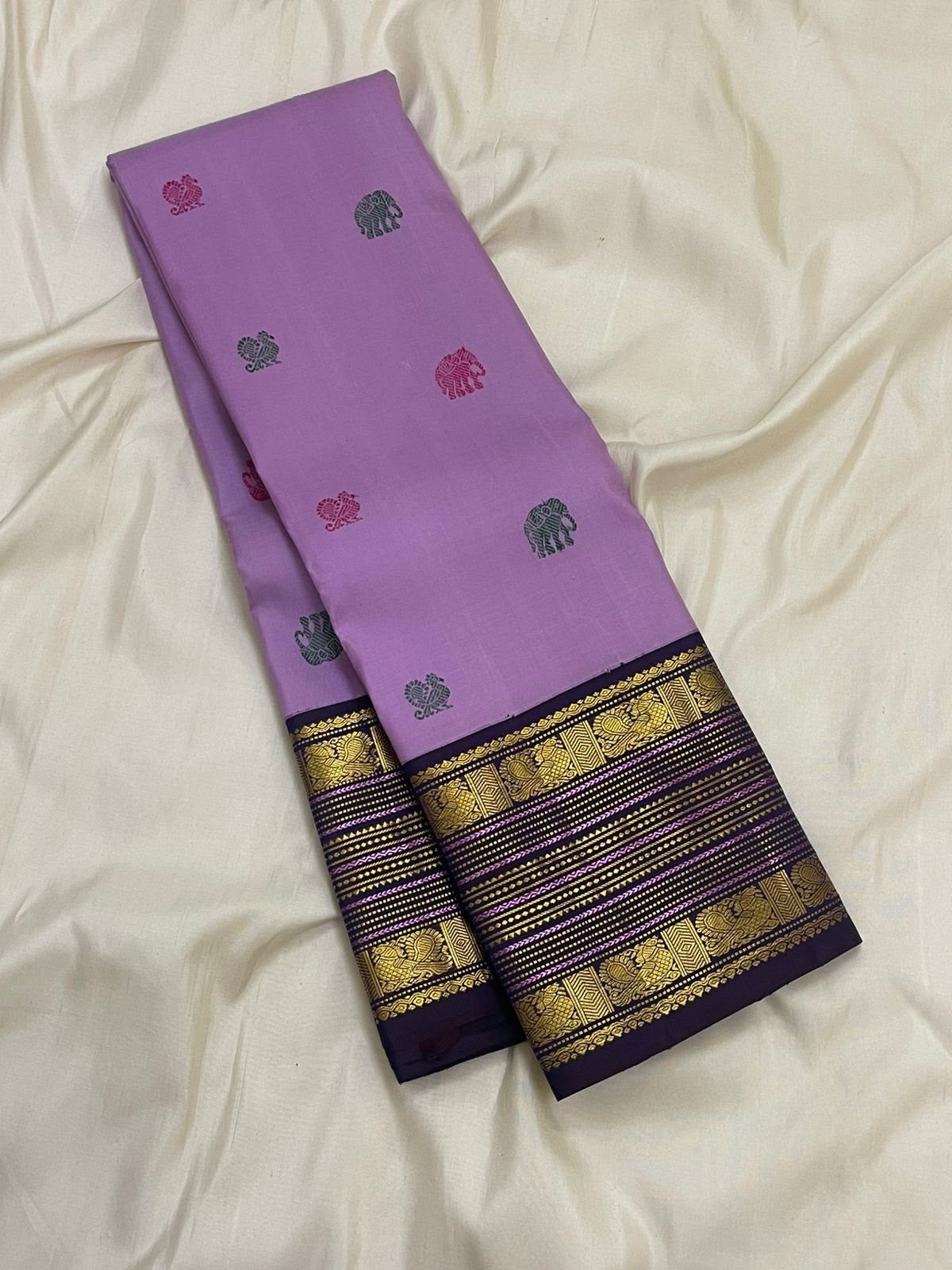 Full lilac Kanjivaram Varisaipet saree folded view