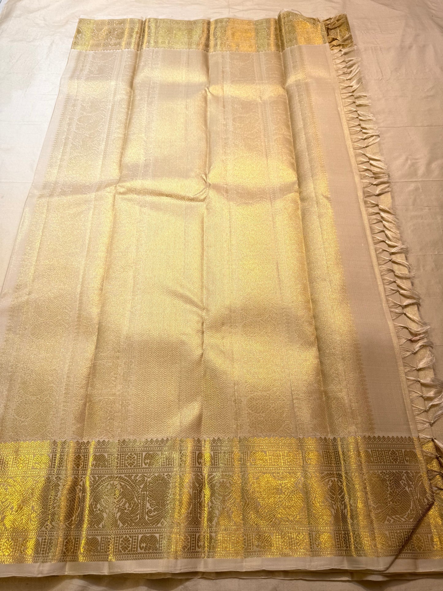 Luminous Ivory-Gold Pure Silk KanchiPattu Zari Kattam Saree - body detail