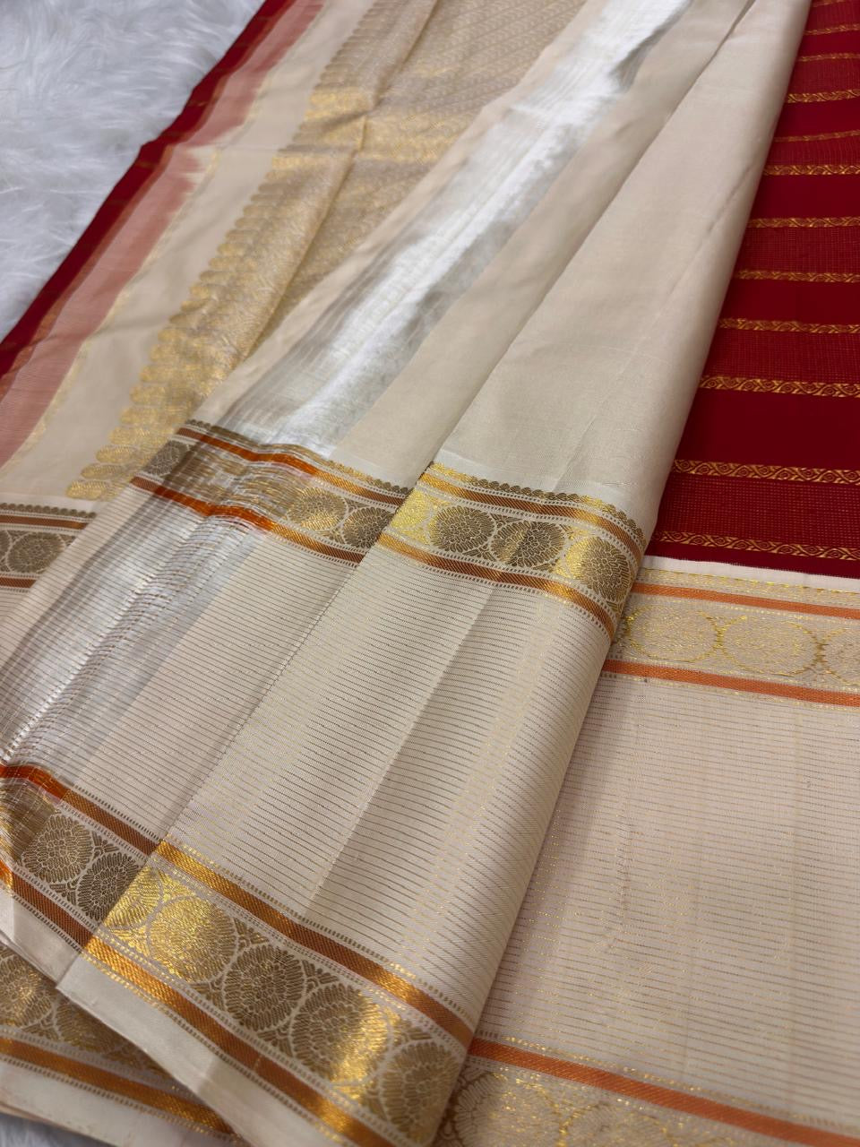Arakku red Kanchipuram silk saree, Rettapet double-register border with stacked zari stripes and floral zariwork