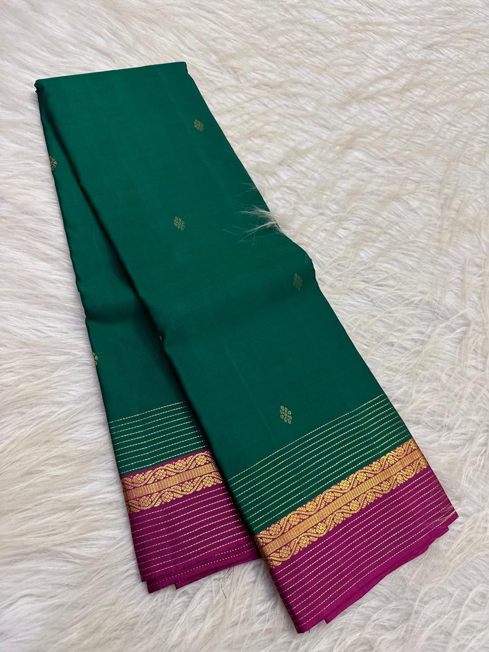 Emerald Green and Vadamalli Magenta lightweight Kanchipuram silk saree, spaced buttas and scrolling floral zari border; zari pattern