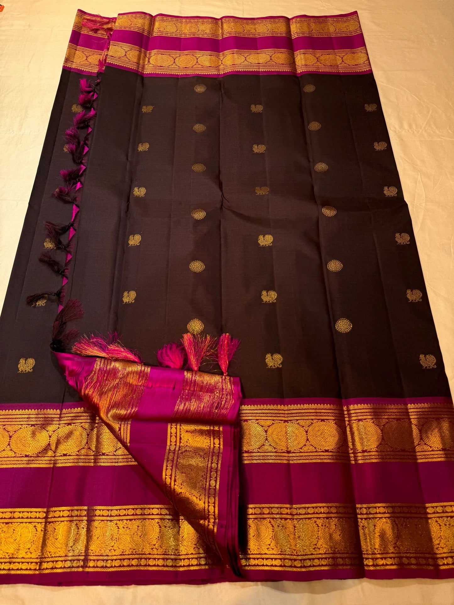 Handwoven dark charcoal pure silk Kanchipuram saree with floral butta and magenta pallu — Idam Living