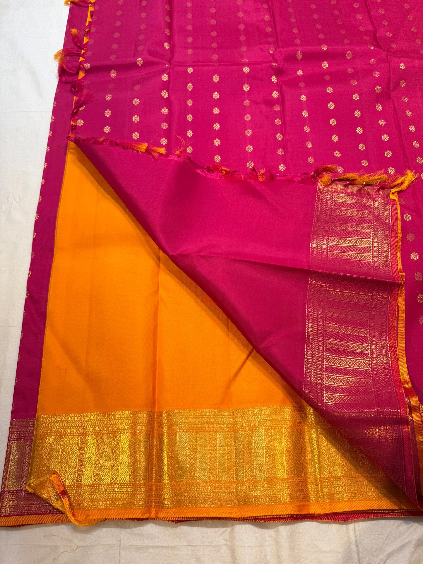 Golden zari geometric pallu detail, magenta Kanchi Pattu silk