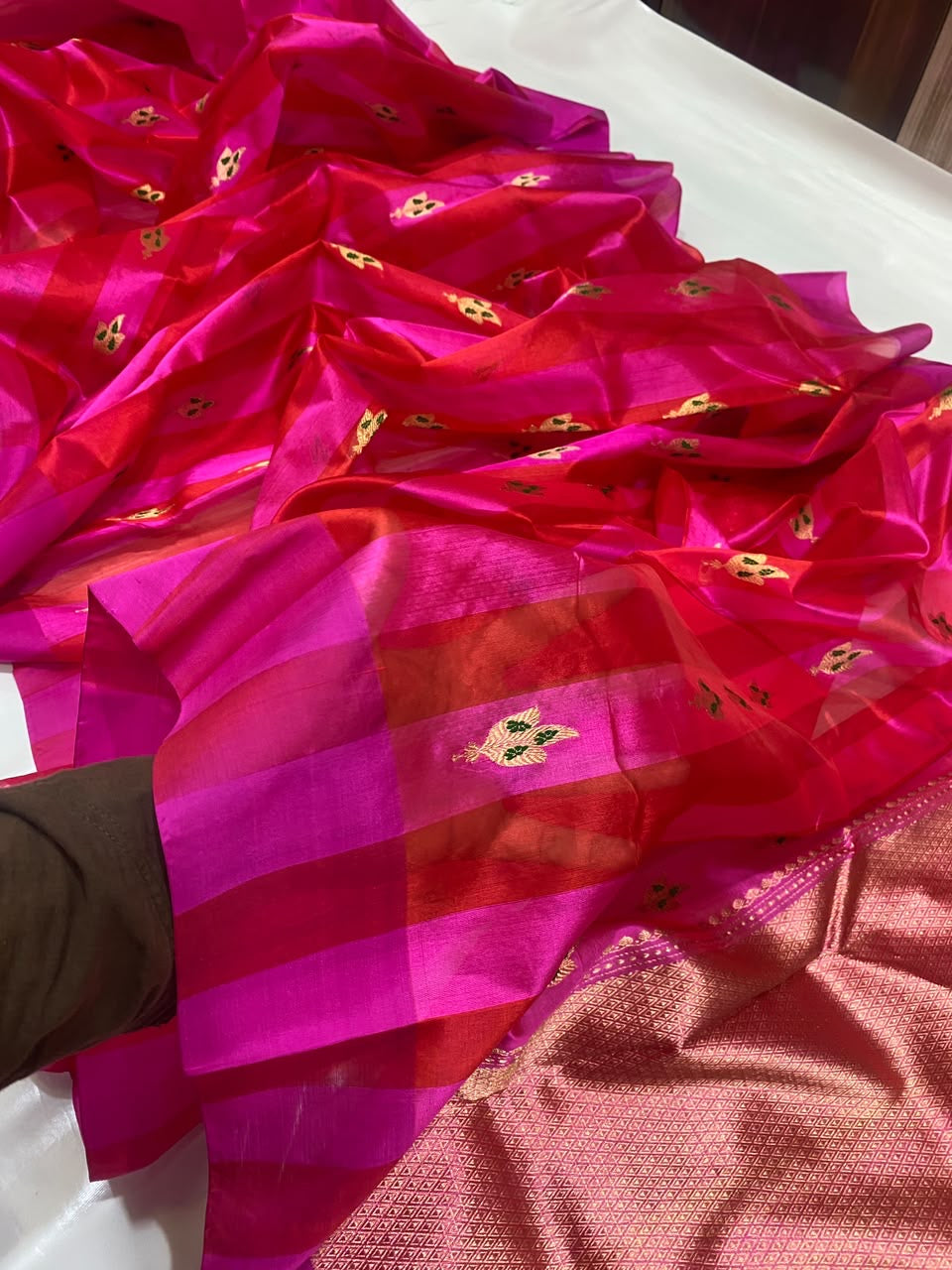 Magenta Chanderi Pattu Silk saree with metallic patterned pallu
