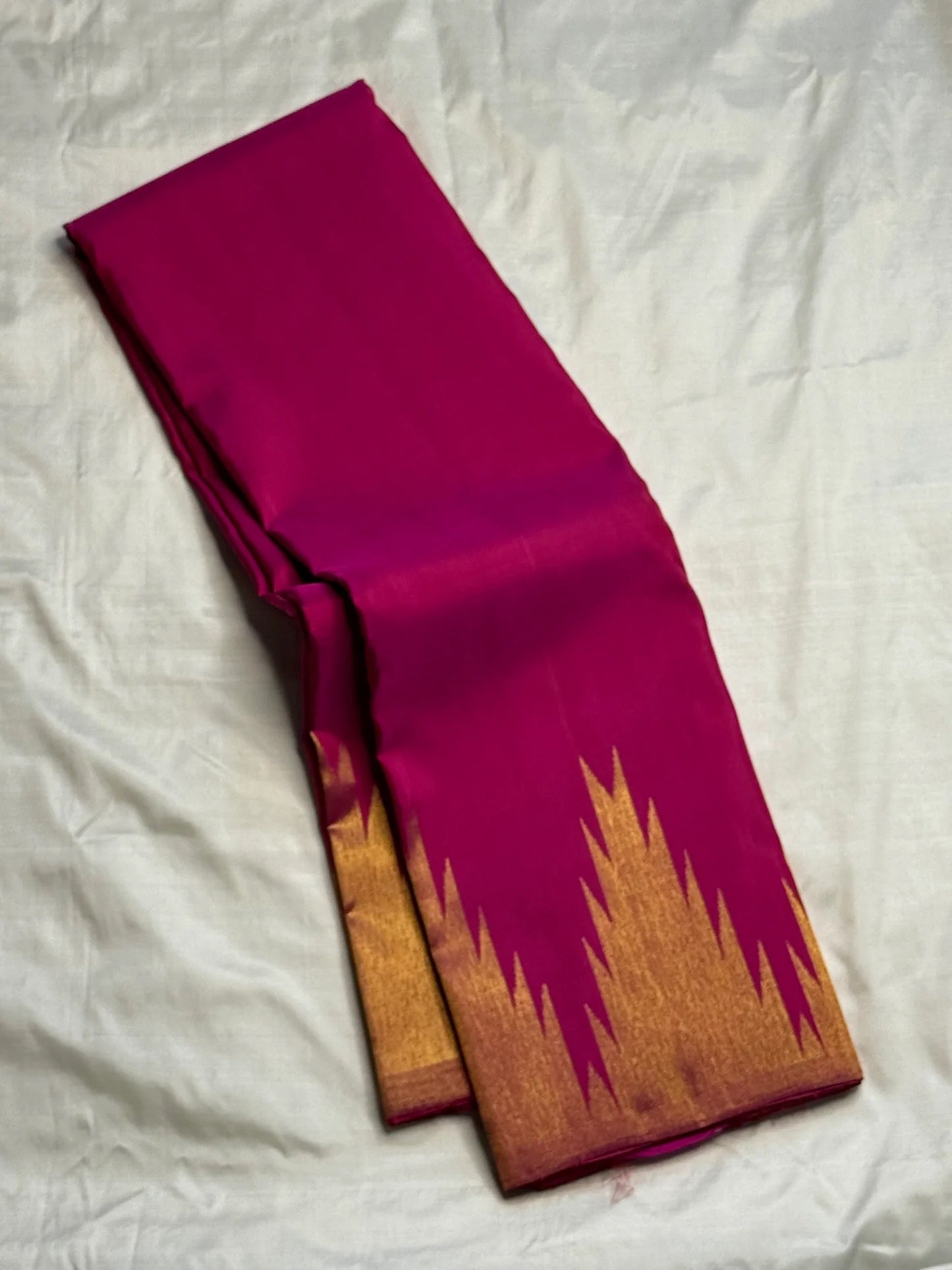 Ettukol zari flame-edge border weave close-up detail
