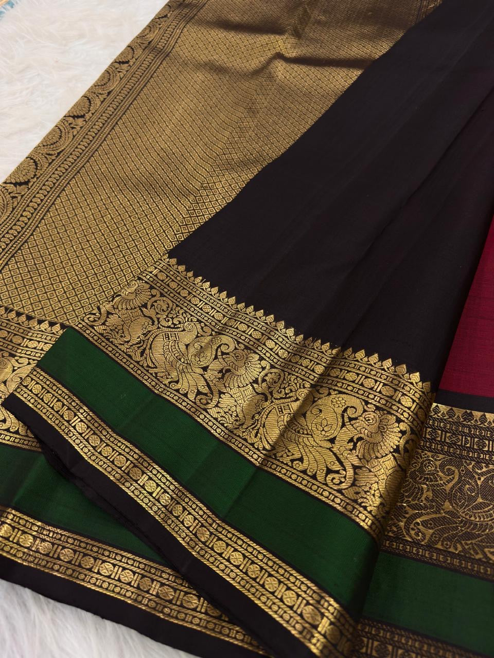 Pure silk fresh-green Butta saree with spaced floral and maanga-style gold motifs